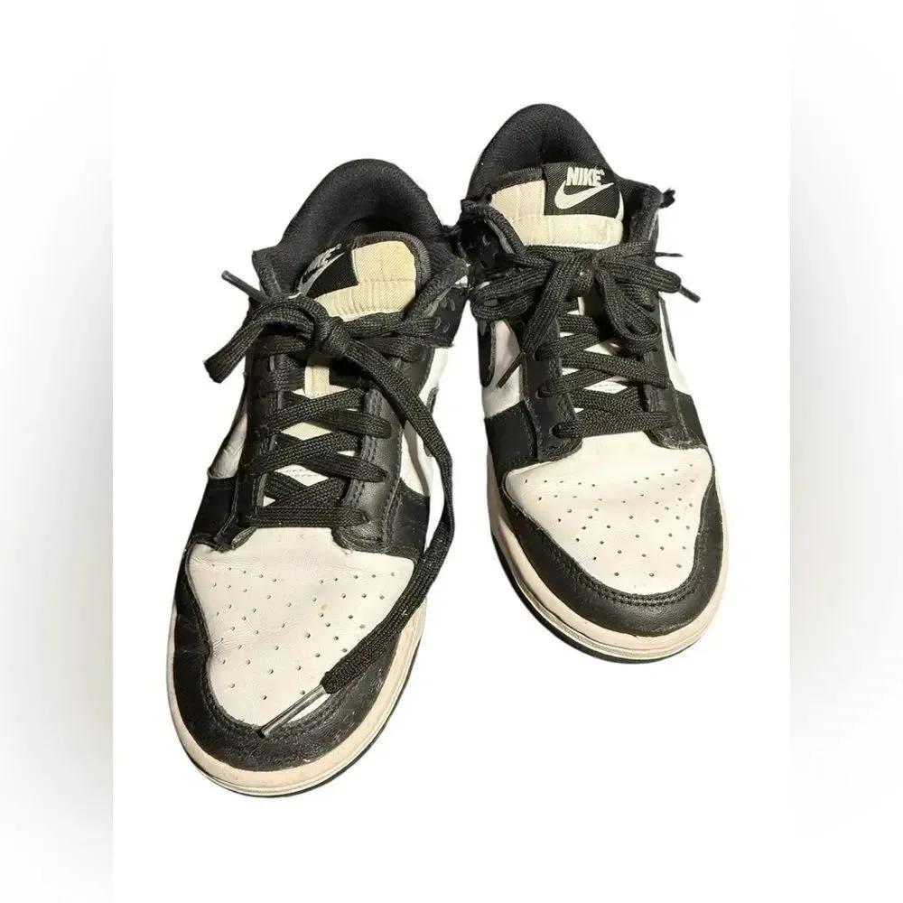 Nike White and Black Low-Top Sneaker